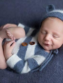 Bodysuit and hat with ears for newborn photography